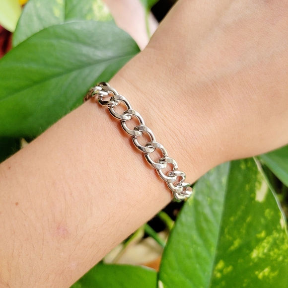 Classic Silver Chain Link Bracelet - Picture 5 of 7